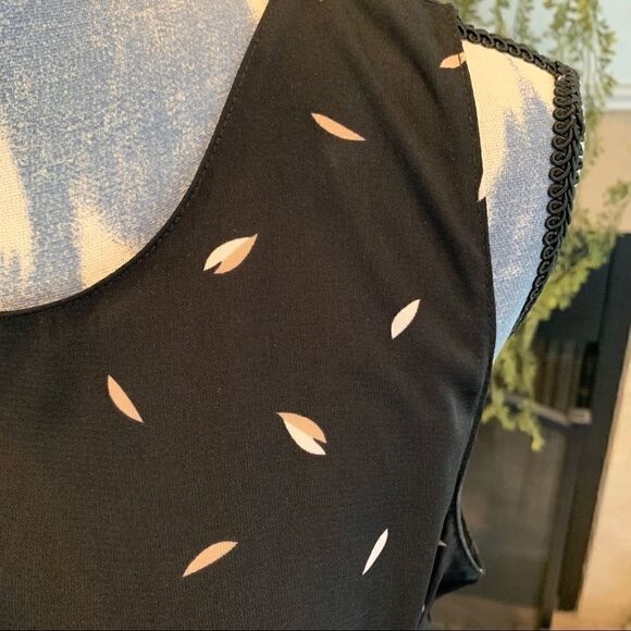 Lush tie waist black print sleeveless top - Picture 2 of 8